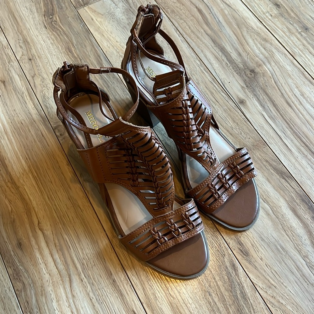 Never worn brown heels